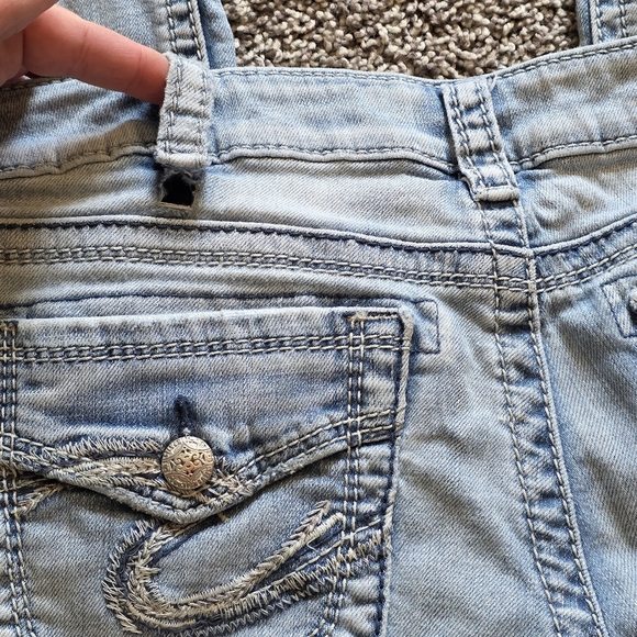 Silver Jeans Co.- Light Wash Aiko Mid Capri- W31/L22 - Picture 8 of 9